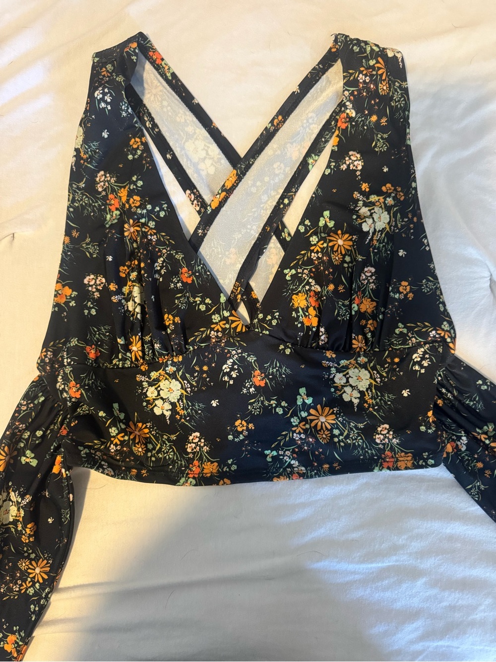Plunge floral top - Picture 2 of 3